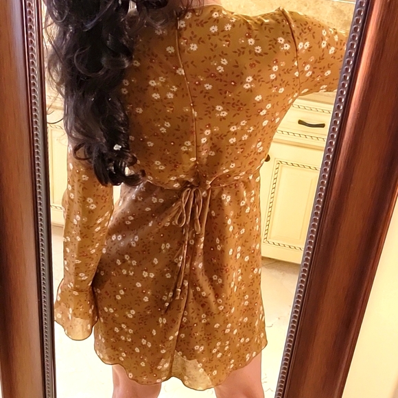 Wild Honey Deep V-Neck Floral-print Dress, S - Picture 11 of 16